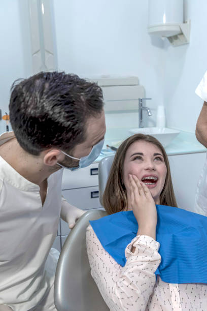 Best Dentist for Tooth Abscess  in Helena, OK